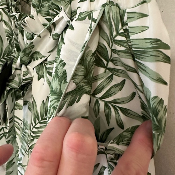 Lulu's High Waist Green and White Tropical Shorts resort wear vacation Size M - Picture 5 of 8